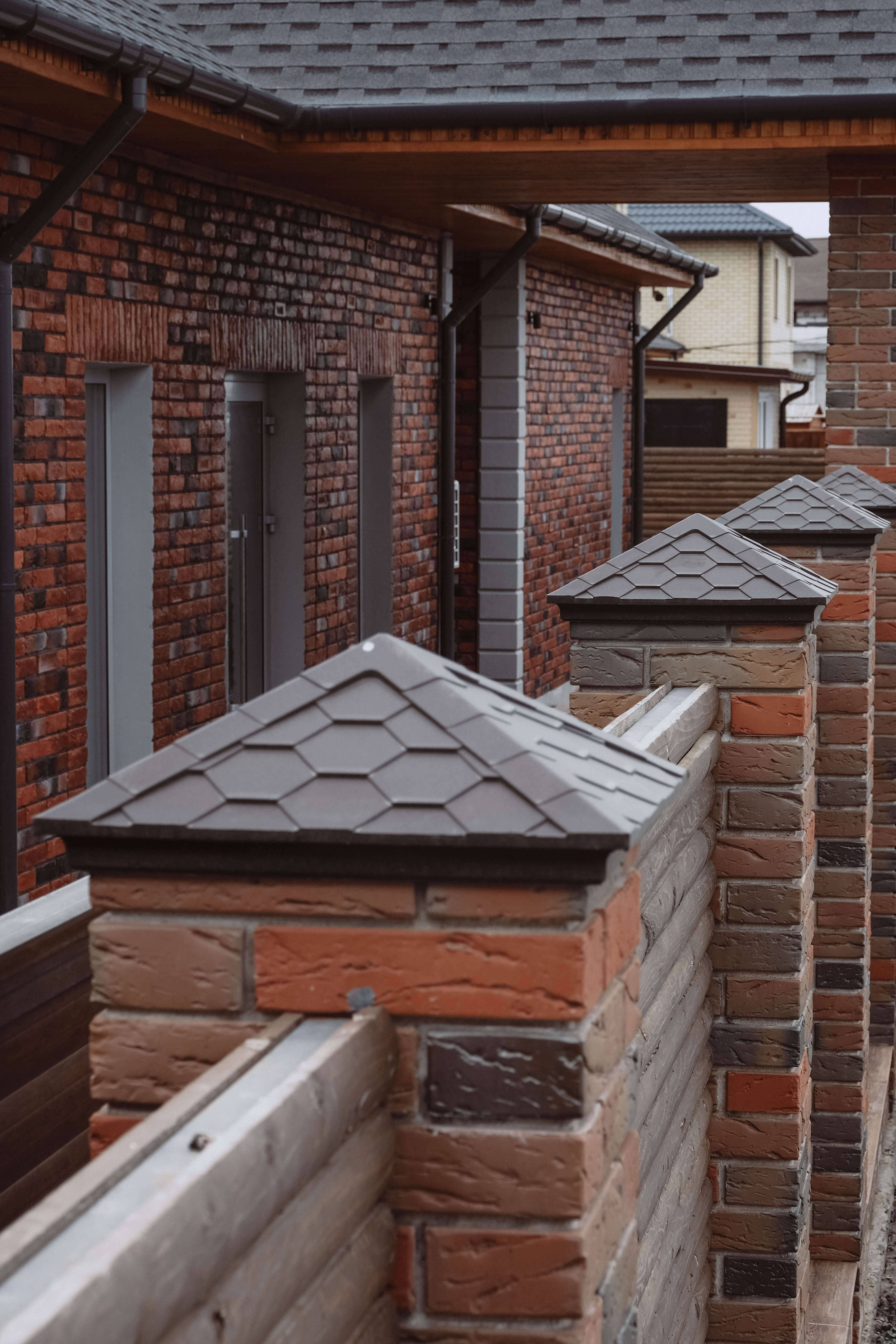 Колпак Zking Эверест Коричневый на столб 1.5х1.5 кирпича (390х390мм) в Нягани фото